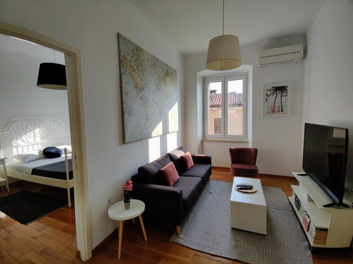 Sea View Flat In Central Pula Extérieur photo